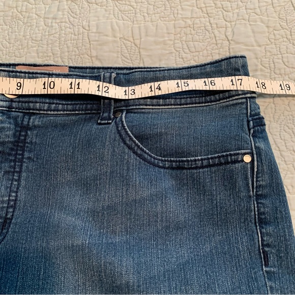 Chico’s Fabulously Slimming Jeans - 12 Short - Picture 5 of 16
